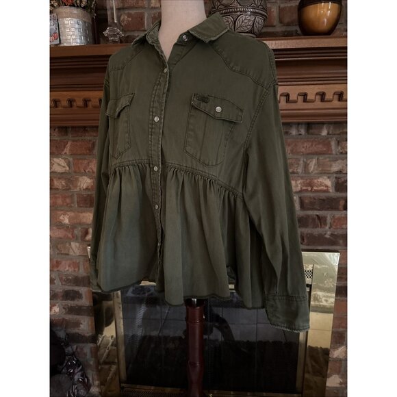 We The Free Green Baby Doll Dylan Heavy blouse Size Small Pearl Snaps in front - Picture 2 of 7